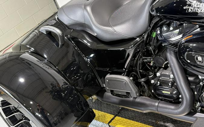 2024 Harley-Davidson® Road Glide® 3 Vivid Black - Black Finish