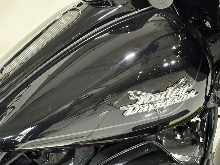 2024 Harley-Davidson® Road Glide® 3 Vivid Black - Black Finish