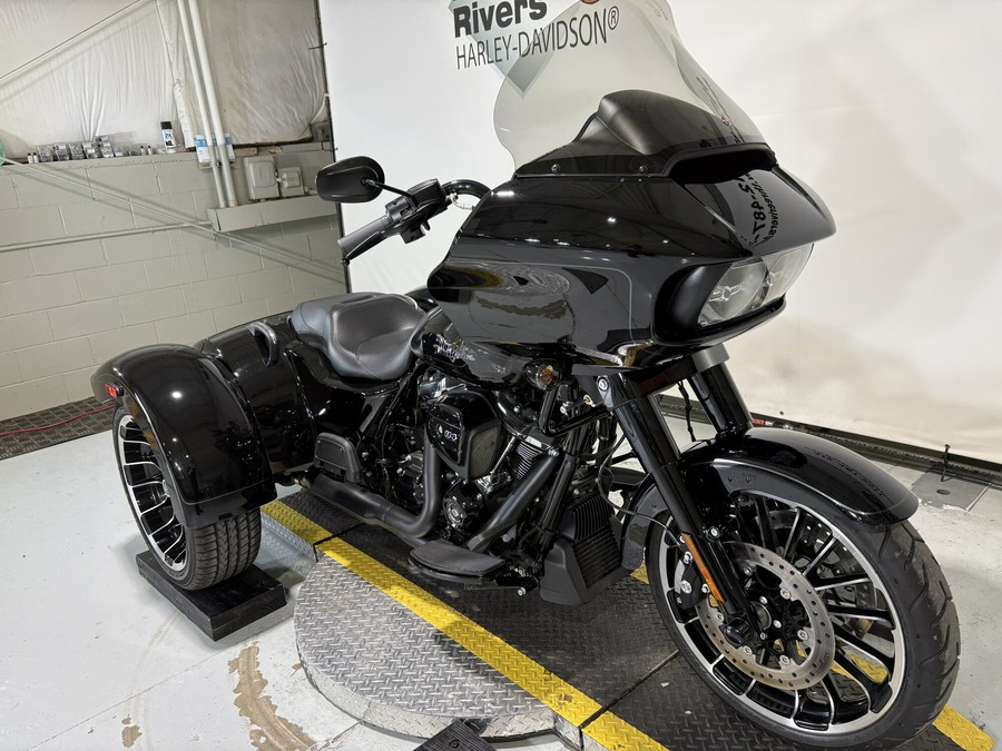 2024 Harley-Davidson® Road Glide® 3 Vivid Black - Black Finish