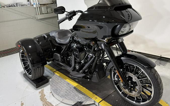2024 Harley-Davidson® Road Glide® 3 Vivid Black - Black Finish