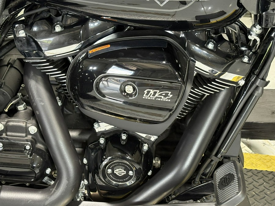2024 Harley-Davidson® Road Glide® 3 Vivid Black - Black Finish
