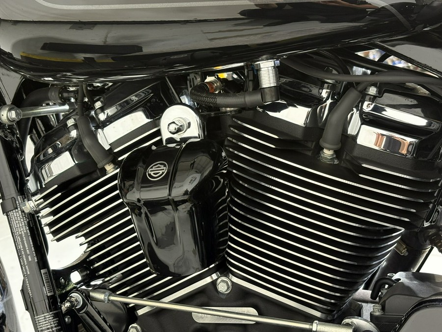 2024 Harley-Davidson® Road Glide® 3 Vivid Black - Black Finish