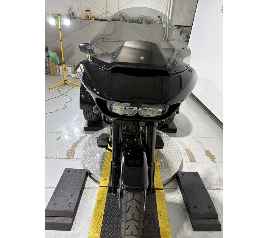 2024 Harley-Davidson® Road Glide® 3 Vivid Black - Black Finish