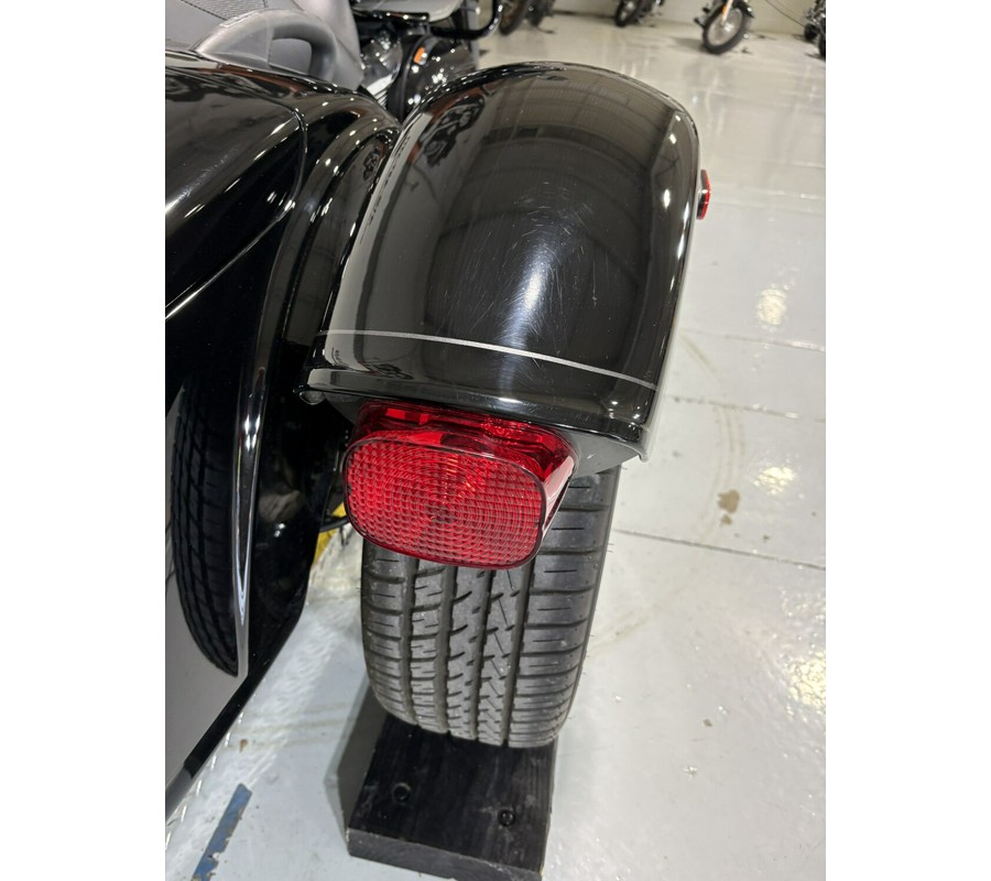 2024 Harley-Davidson® Road Glide® 3 Vivid Black - Black Finish