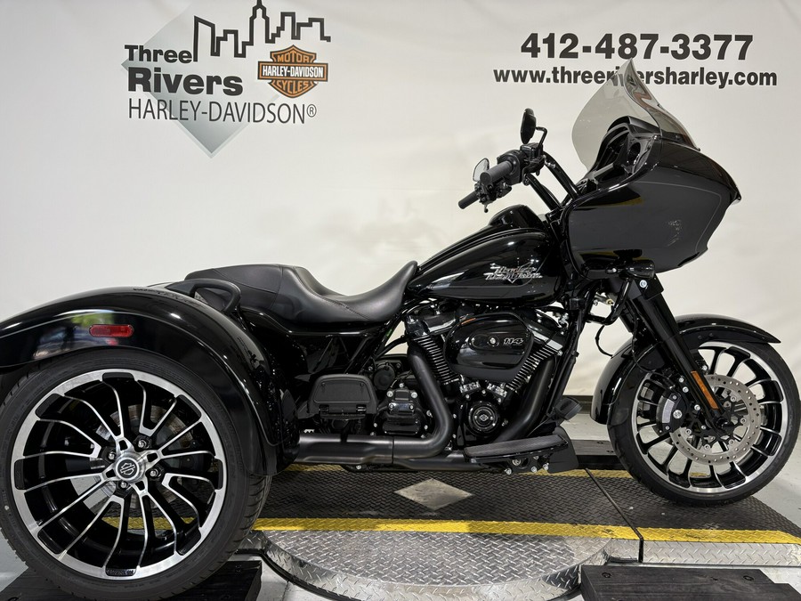 2024 Harley-Davidson® Road Glide® 3 Vivid Black - Black Finish