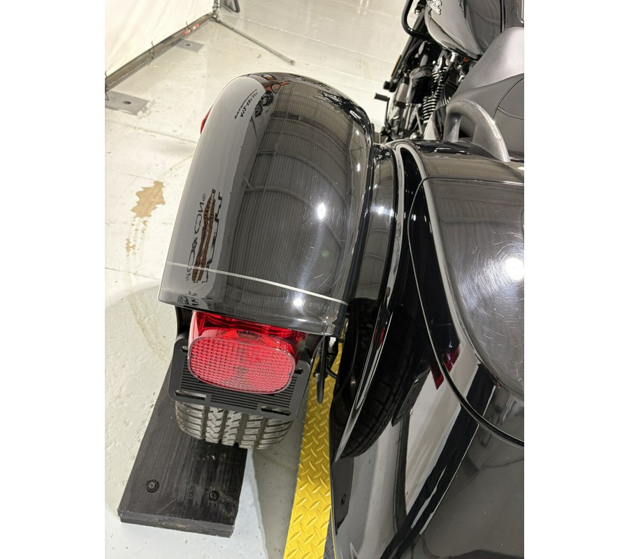 2024 Harley-Davidson® Road Glide® 3 Vivid Black - Black Finish