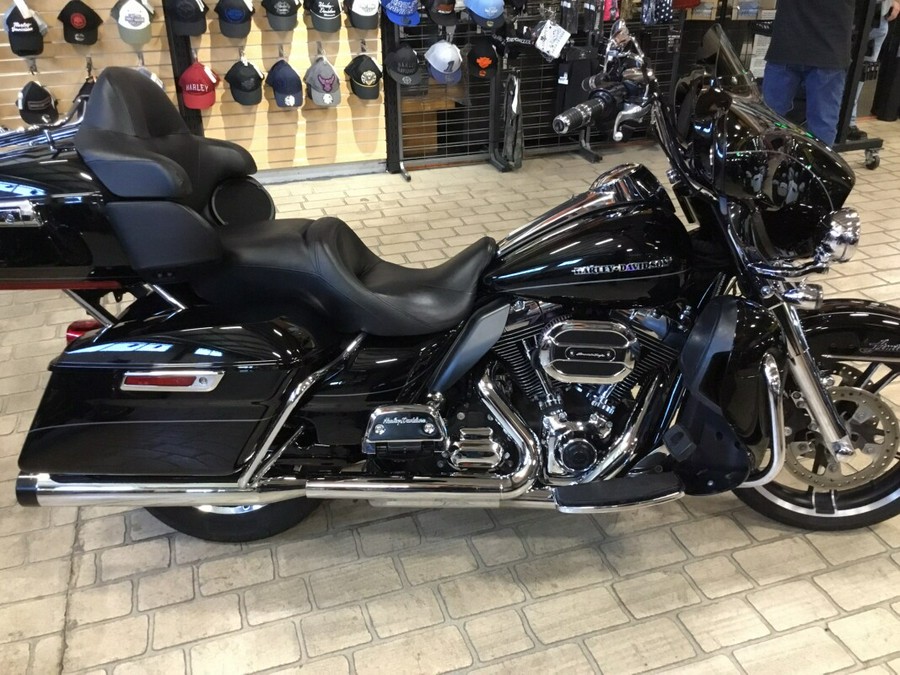 2014 Harley-Davidson Electra Glide Ultra Limited Vivid Black- 1 year warranty included!