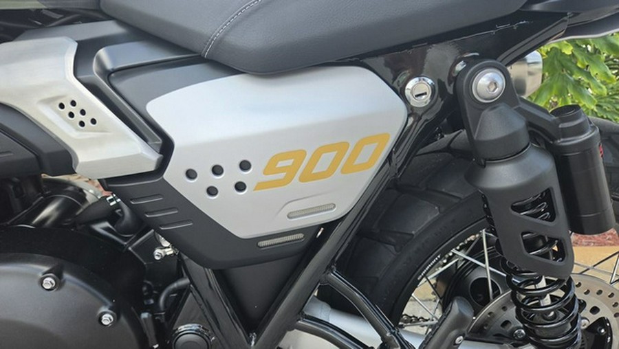 2026 Triumph Scrambler 900 Matt khaki green