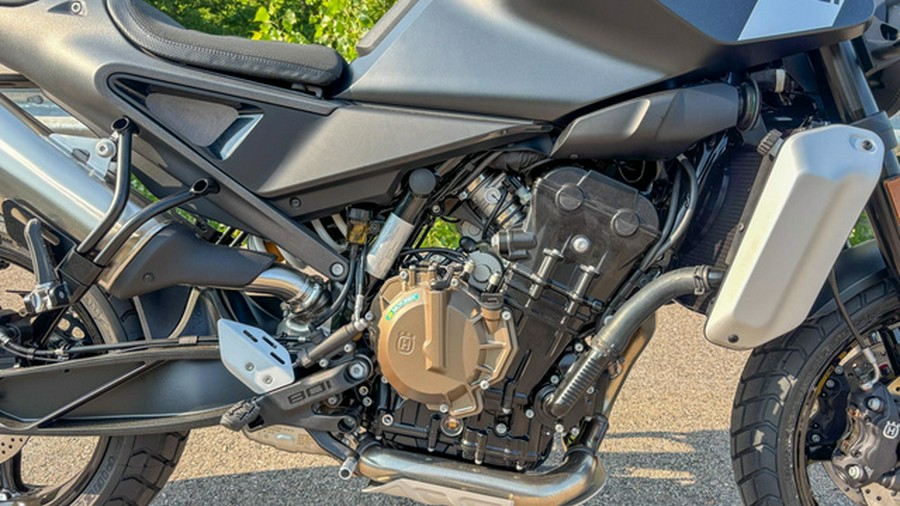 2025 Husqvarna Motorcycles SVARTPILEN 801