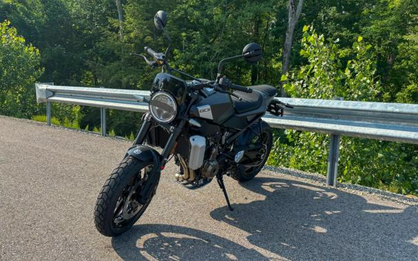 2025 Husqvarna Motorcycles SVARTPILEN 801