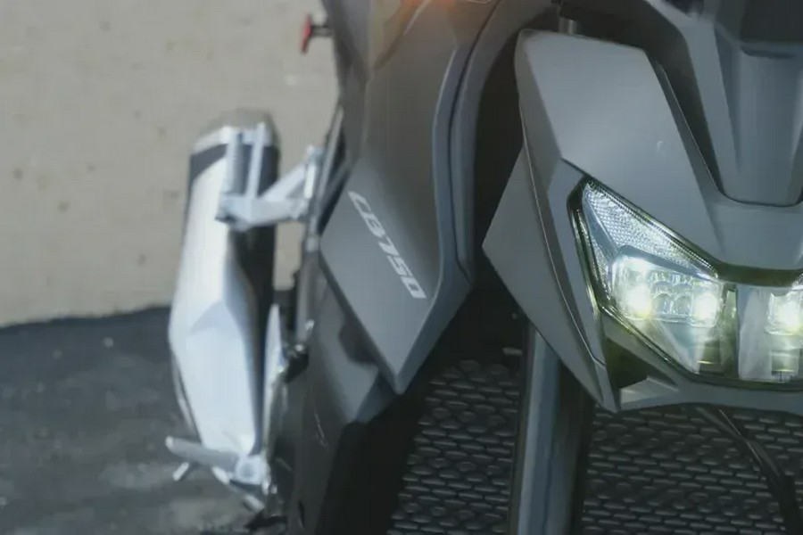 New 2025 HONDA CB750 HORNET