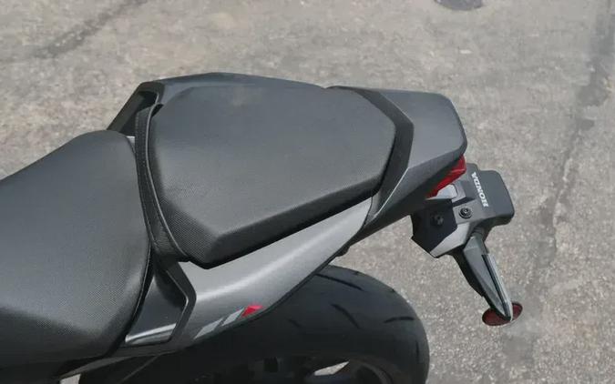 New 2025 HONDA CB750 HORNET