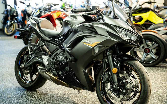 2023 Kawasaki Ninja 650 Metallic Matte Graphenesteel GrayEbony