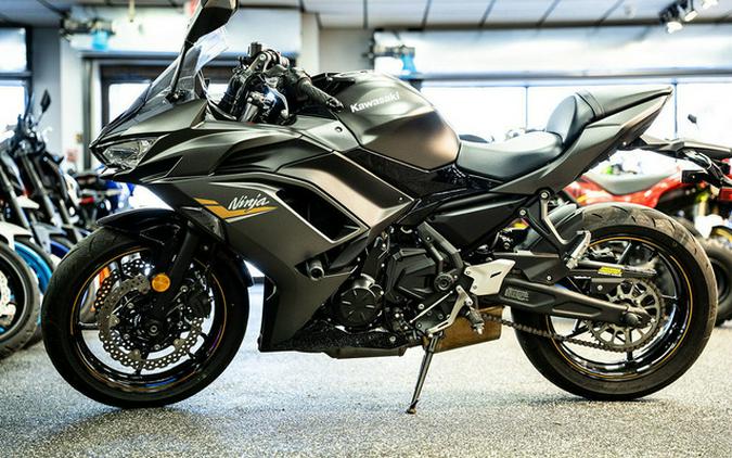 2023 Kawasaki Ninja 650 Metallic Matte Graphenesteel GrayEbony