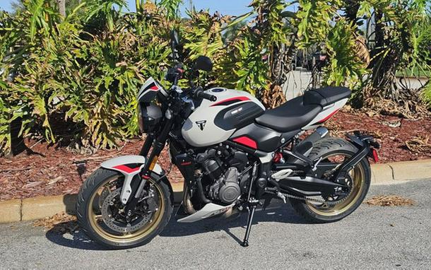 2026 Triumph Trident 800 Ash grey 800 Jet Black