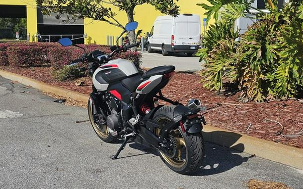 2026 Triumph Trident 800 Ash grey 800 Jet Black