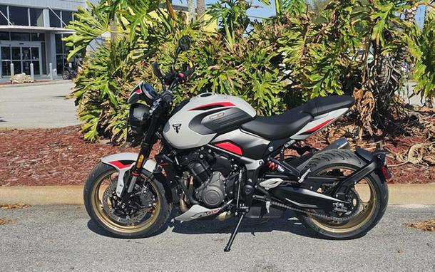 2026 Triumph Trident 800 Ash grey 800 Jet Black