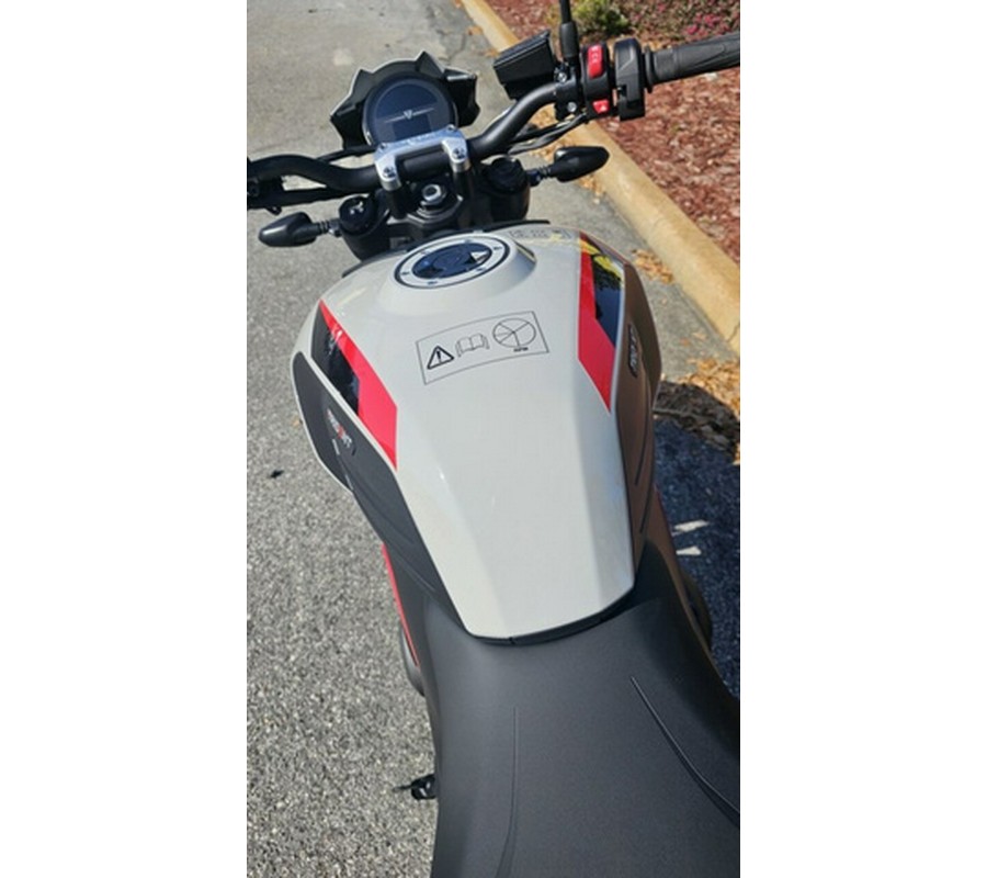 2026 Triumph Trident 800 Ash grey 800 Jet Black