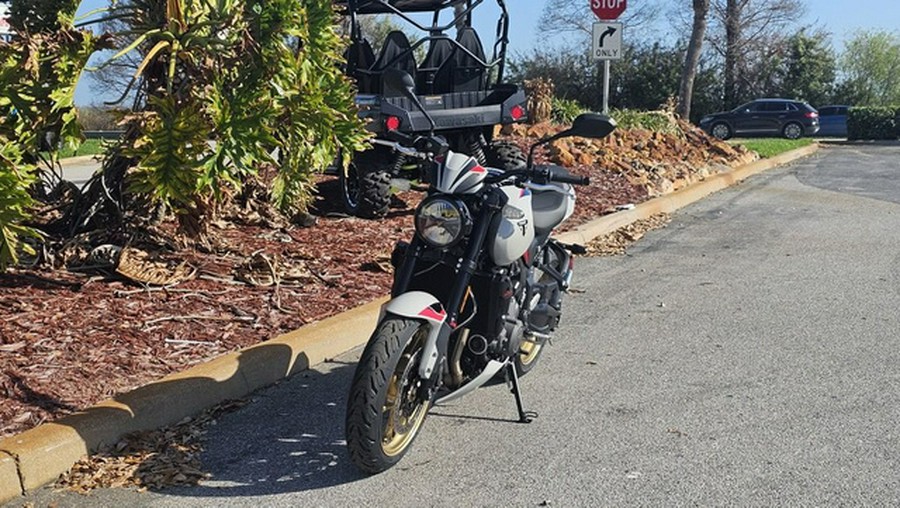 2026 Triumph Trident 800 Ash grey 800 Jet Black