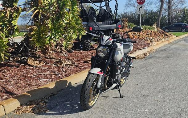 2026 Triumph Trident 800 Ash grey 800 Jet Black