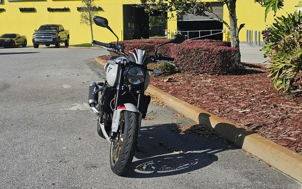 2026 Triumph Trident 800 Ash grey 800 Jet Black