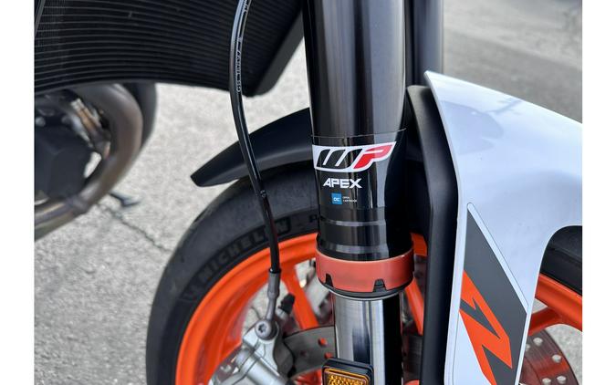 2021 KTM 890 Duke R