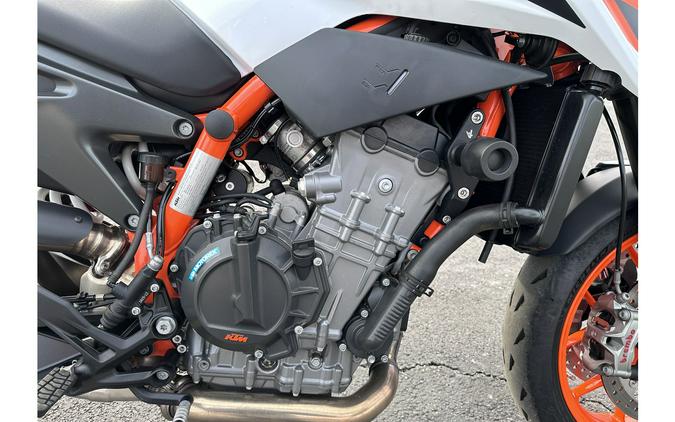 2021 KTM 890 Duke R