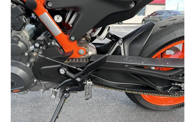 2021 KTM 890 Duke R