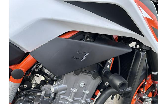 2021 KTM 890 Duke R