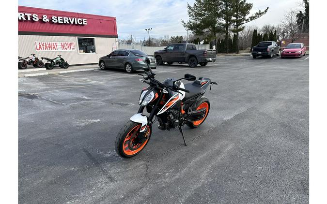 2021 KTM 890 Duke R