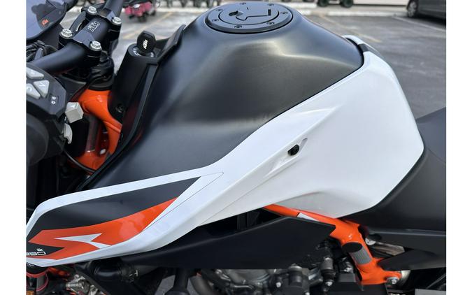 2021 KTM 890 Duke R