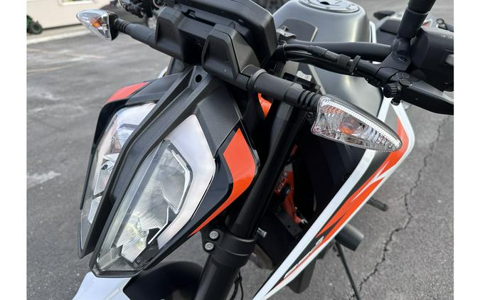 2021 KTM 890 Duke R