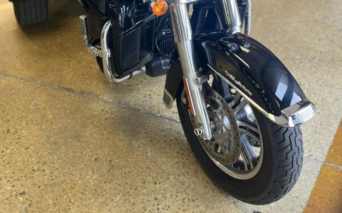 2020 Harley-Davidson Tri Glide Ultra BLACK W/PINSTRIPE