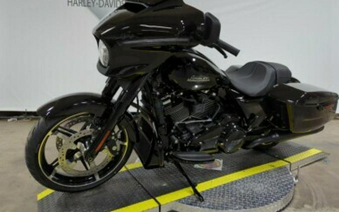 2024 Harley-Davidson® Street Glide® Vivid Black – Black Finish