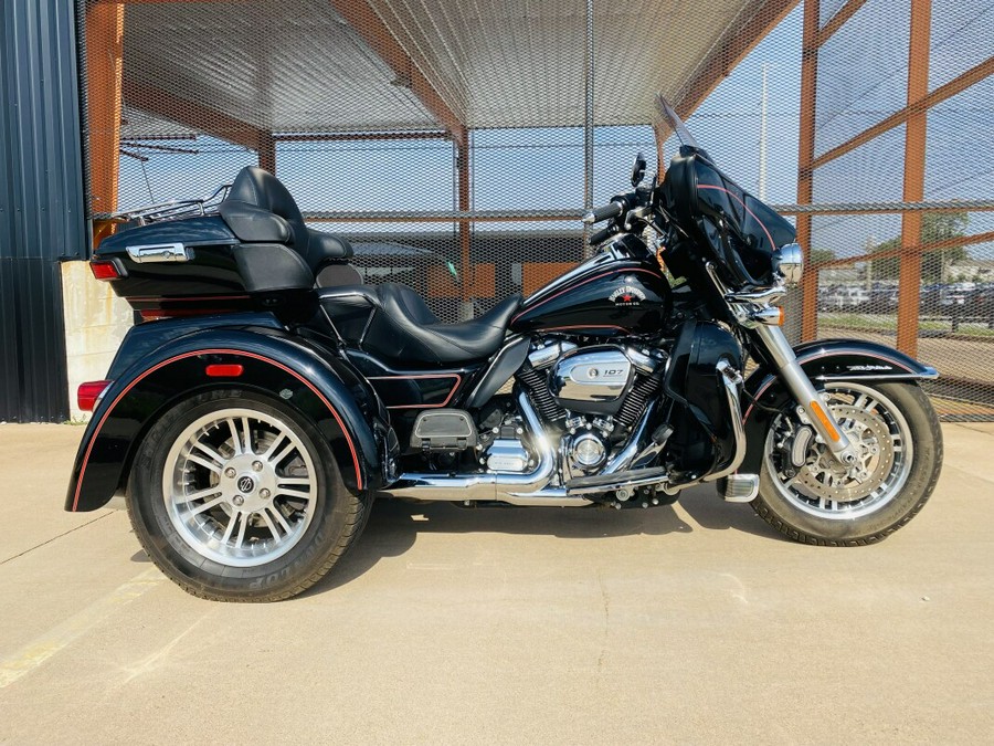 FLHTCUTG 2017 Tri Glide Ultra