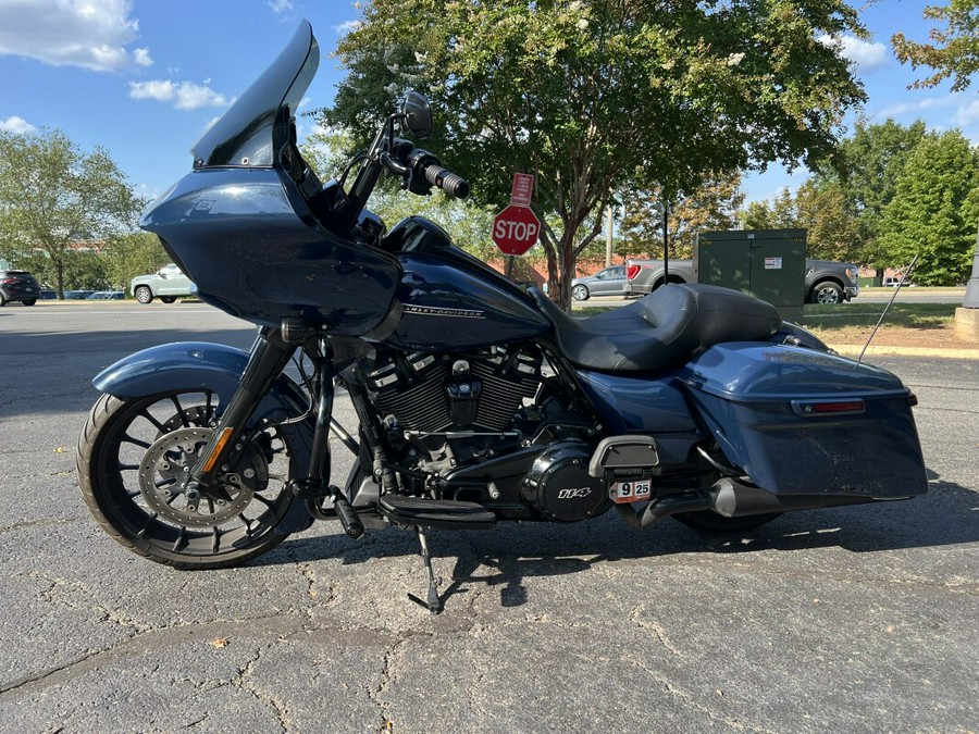 2019 FLTRXS Road Glide Special