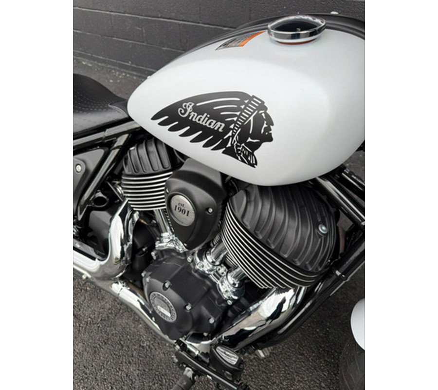 2024 Indian Chief Bobber ABS Ghost White Metallic Smoke