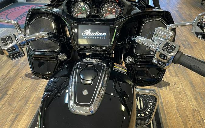 2025 Indian Challenger Limited 112 W/Powerband Audio Black Me