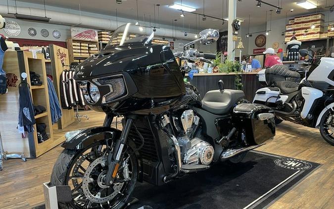 2025 Indian Challenger Limited 112 W/Powerband Audio Black Me