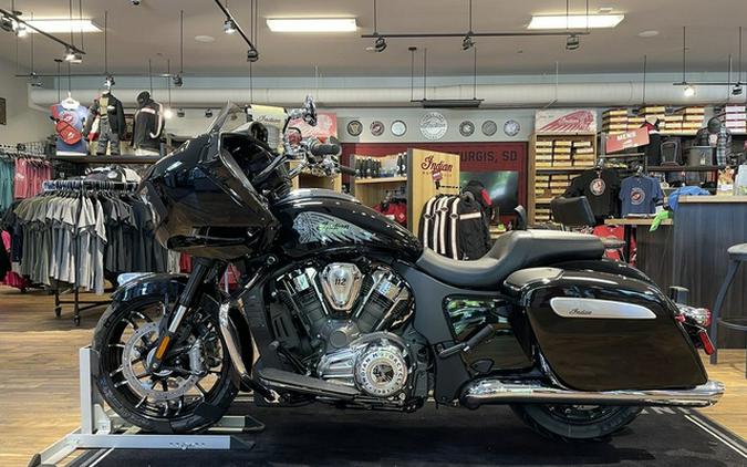 2025 Indian Challenger Limited 112 W/Powerband Audio Black Me