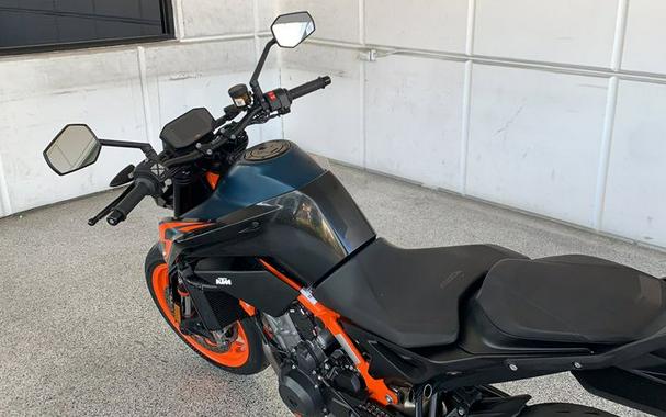 2022 KTM 890 DUKE R