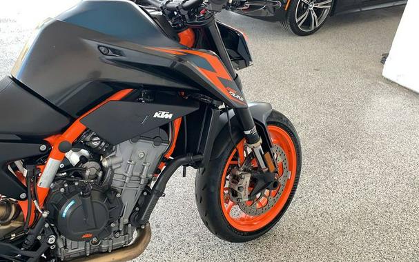 2022 KTM 890 DUKE R