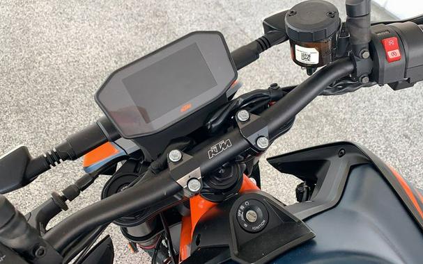 2022 KTM 890 DUKE R