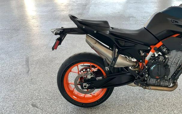 2022 KTM 890 DUKE R