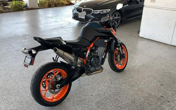 2022 KTM 890 DUKE R