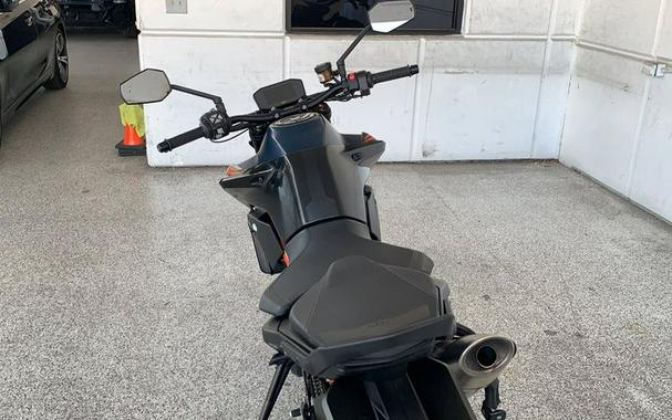 2022 KTM 890 DUKE R