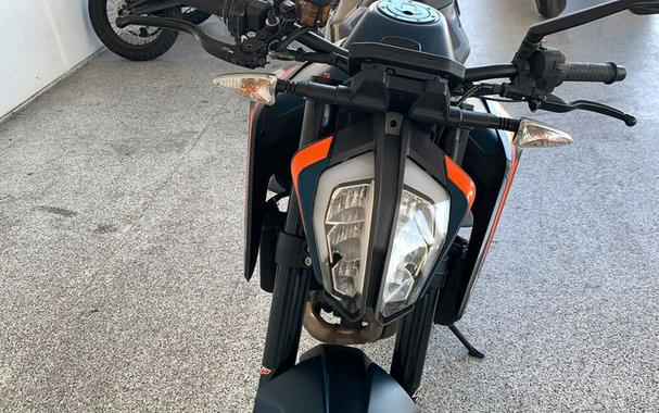 2022 KTM 890 DUKE R