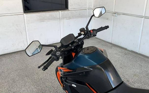 2022 KTM 890 DUKE R