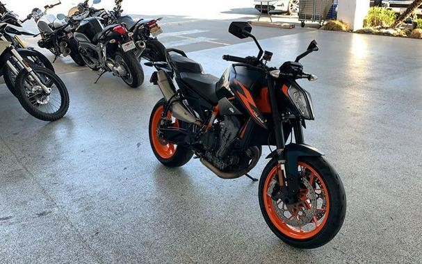 2022 KTM 890 DUKE R