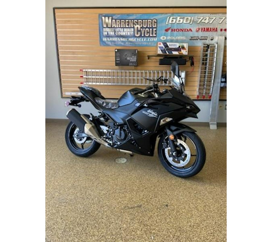 2026 Kawasaki Ninja® 500 Metallic Flat Spark Black